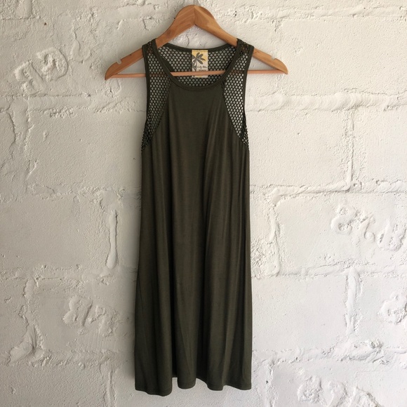 harry styles pink shirt white pants